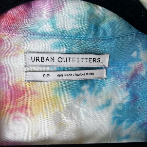 Urban Outfitters Oversized Watercolor Tie Dye Button Down Short Sleeve Top S NWT - Picture 2 of 4